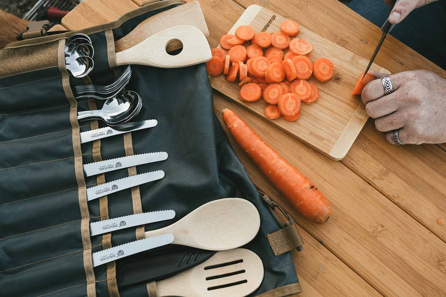 Nylontasche inkl. Besteck und Kochutensilien Nylontasche inkl. Besteck und Kochutensilien
