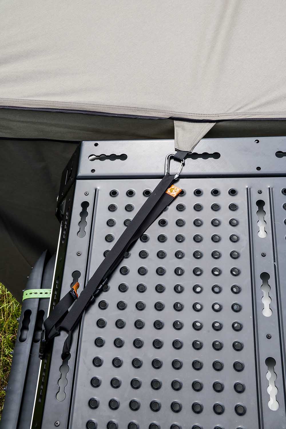 Roof Lodge Evolution2, 270° Markise Befestigung Roof Lodge Evolution2, 270° Markise Befestigung