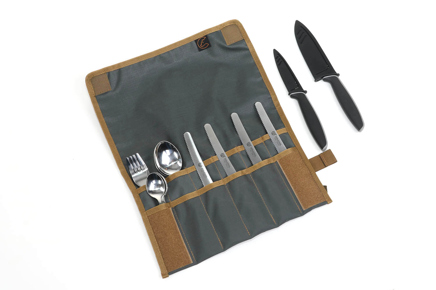 Nylontasche inkl. Edelstahlbesteck und zwei Schneidemessern Nylontasche inkl. Edelstahlbesteck und zwei Schneidemessern