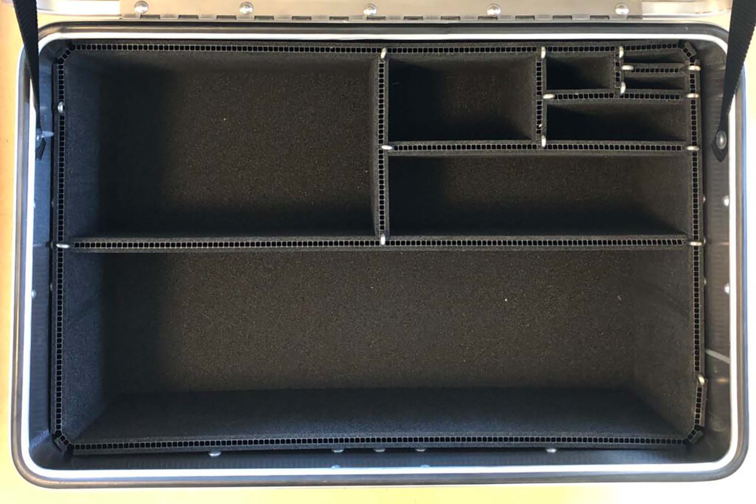 Unterteilungssystem / Schutzschaum für Alubox, verschiedene Unterteilungsmöglichkeiten Unterteilungssystem / Schutzschaum für Alubox, verschiedene Unterteilungsmöglichkeiten