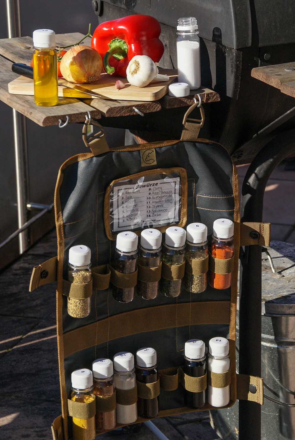 Tool Roll Spice inkl. Gewürzbehälter, ausgerollt befestigt Tool Roll Spice inkl. Gewürzbehälter, ausgerollt befestigt