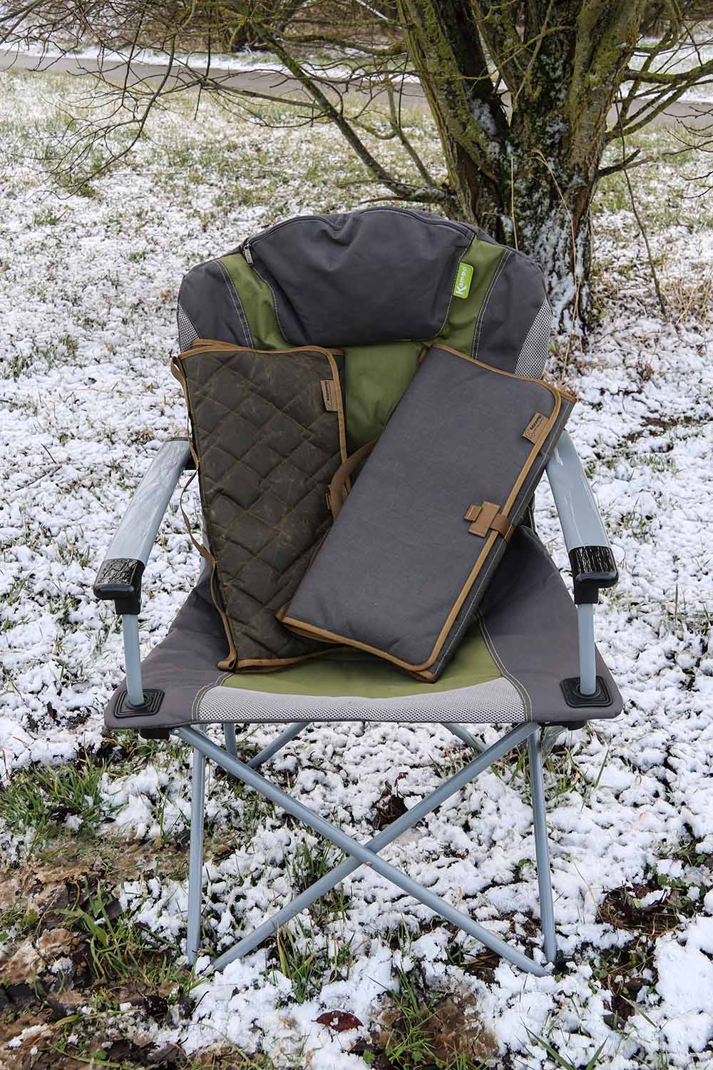 Sitzauflage, Nylon und gestepptes Wachstuch Sitzauflage, Nylon und gestepptes Wachstuch