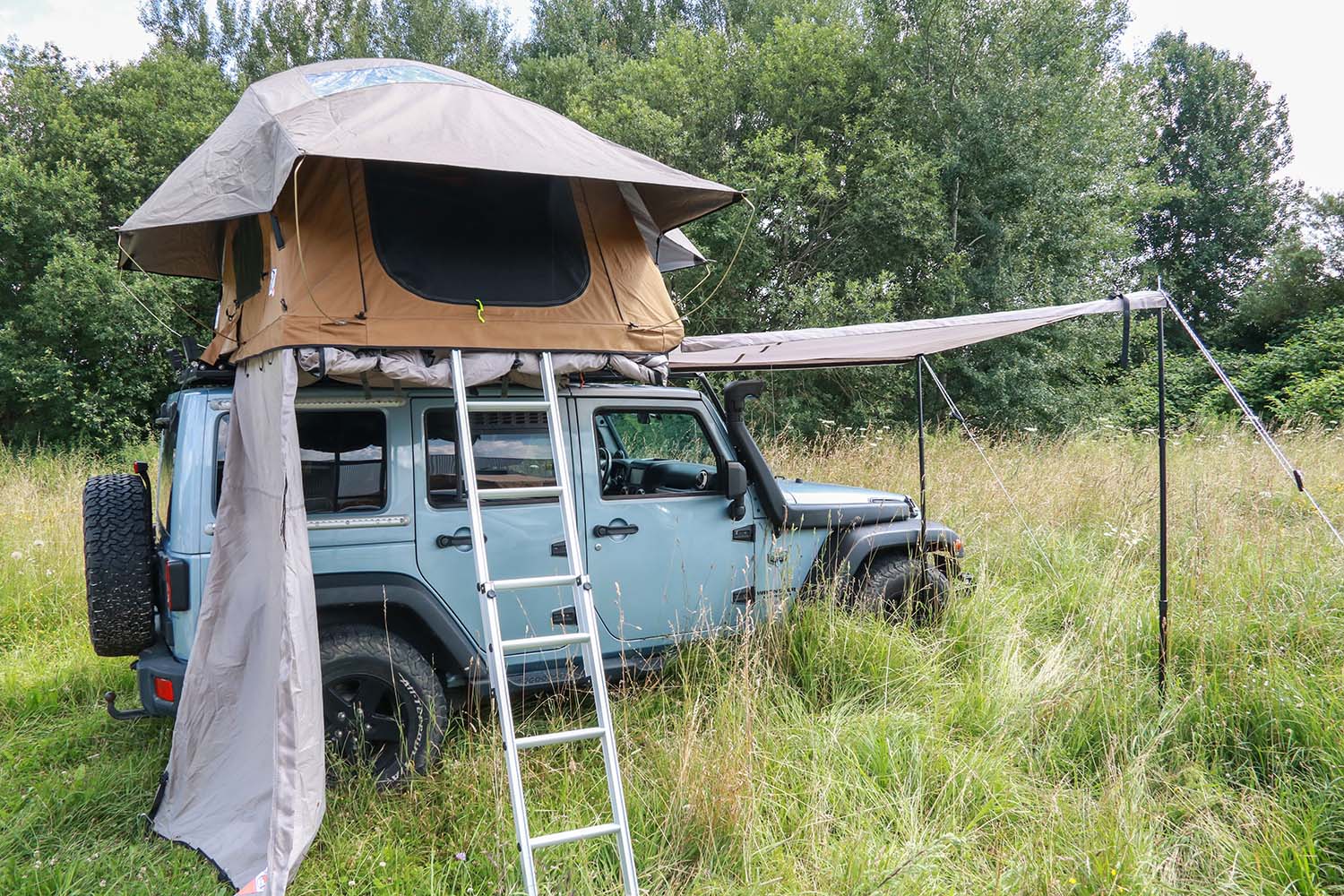 Dachzelt, funktionale Vorzelt, das auch als Markise/Tarp verwendet werden kann - einseitig ausgestellt