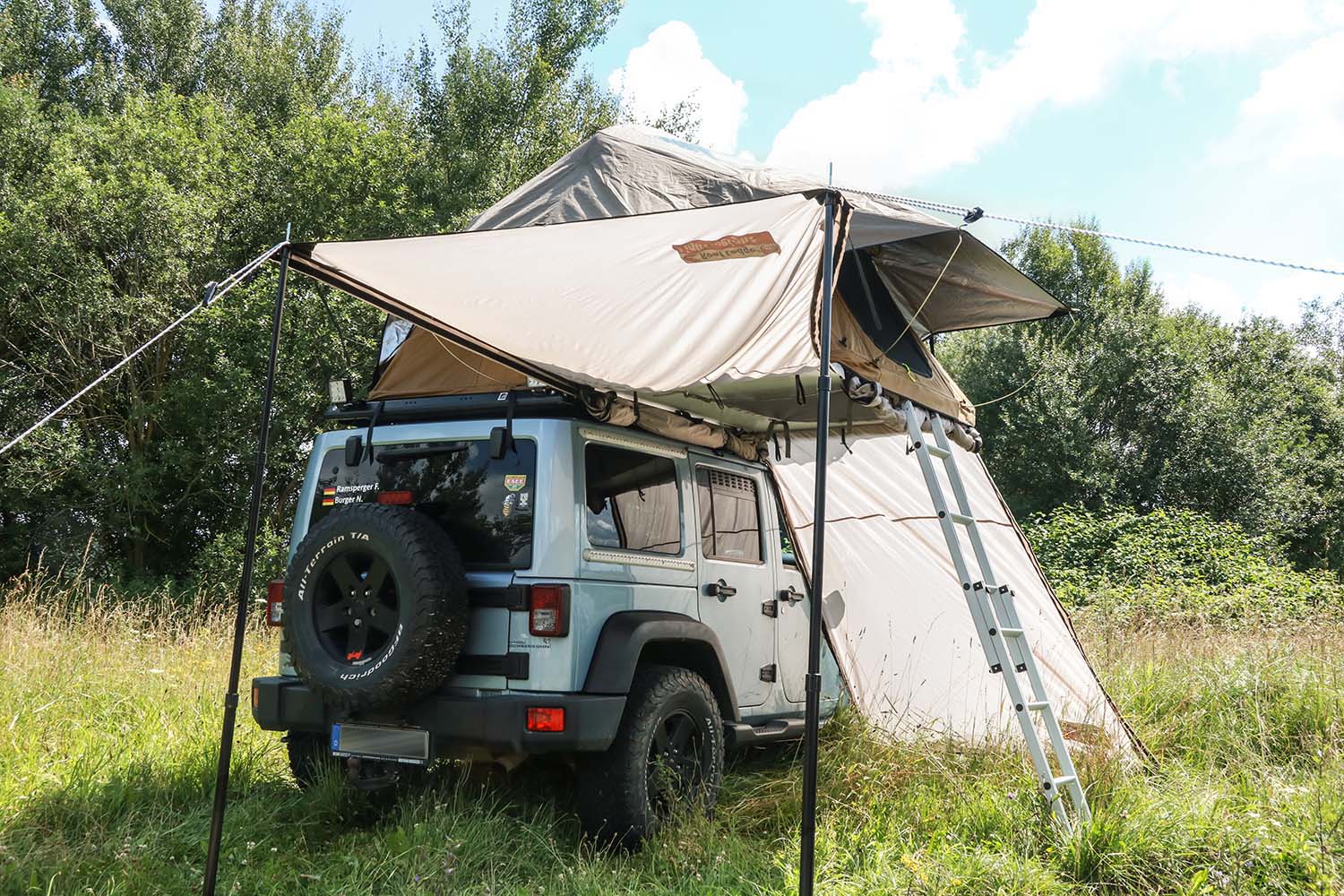 Dachzelt, funktionale Vorzelt, das auch als Markise/Tarp verwendet werden kann - einseitig ausgestellt
